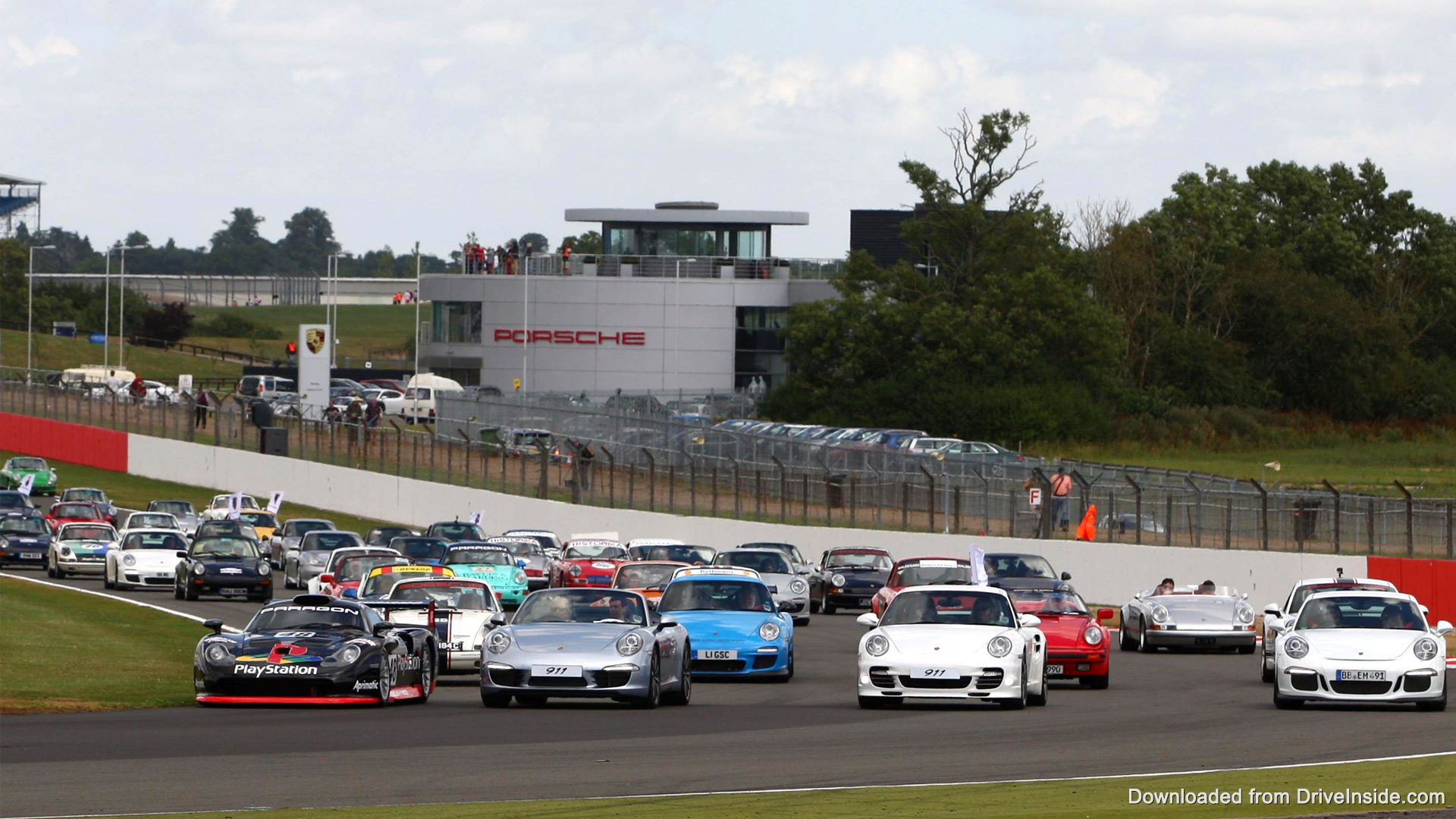 Largest gathering of Porsche 911s – new world record