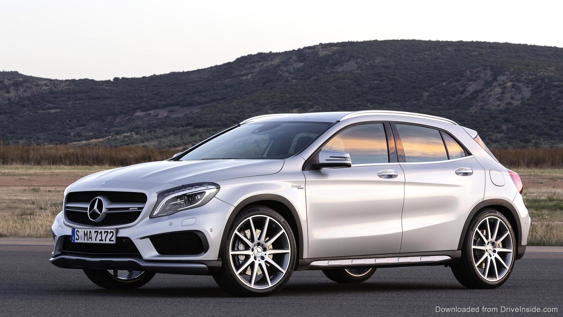 Mercedes-Benz GLA 45 AMG - front