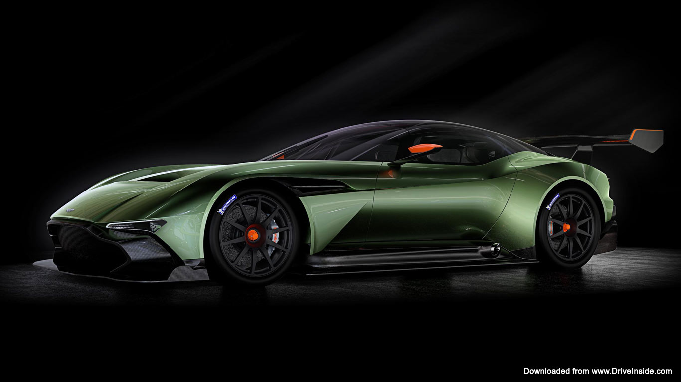 Aston Martin Vulcan unveiled with 800bhp