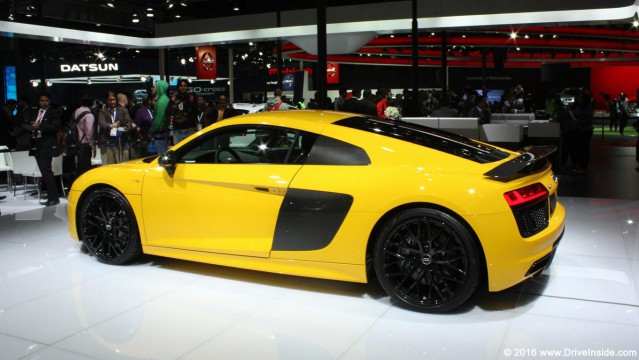 Audi R8 V10 Plus side view