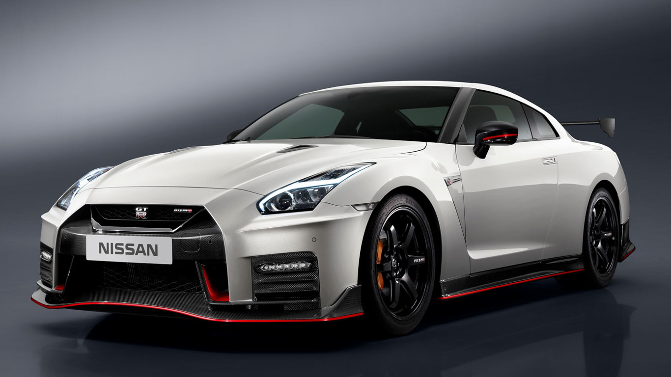 2017 Nissan GT-R NISMO takes the new GT-R to the next level