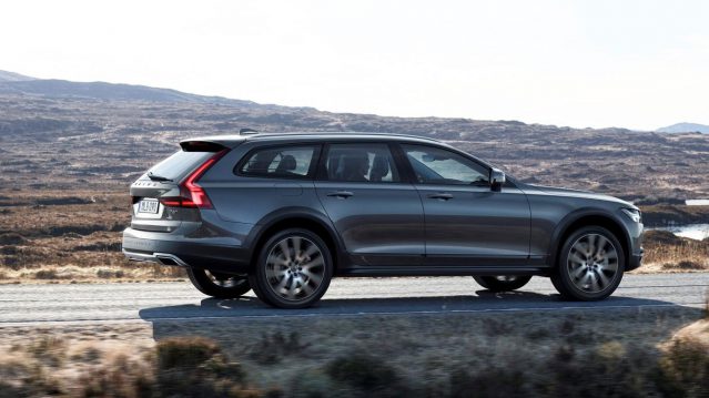 Volvo V90 Cross Country rear side view